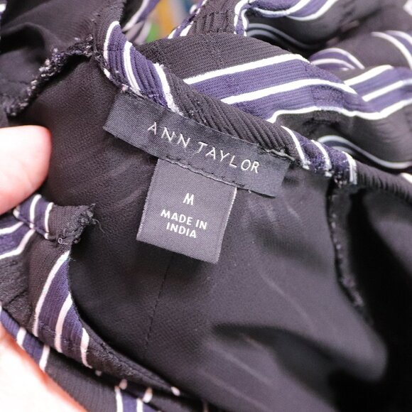 Ann Taylor | Short Sleeve Top Medium - Picture 5 of 7